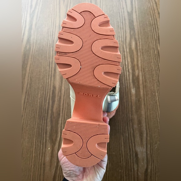 Sorel Chelsea Boots size 7 - Picture 8 of 8